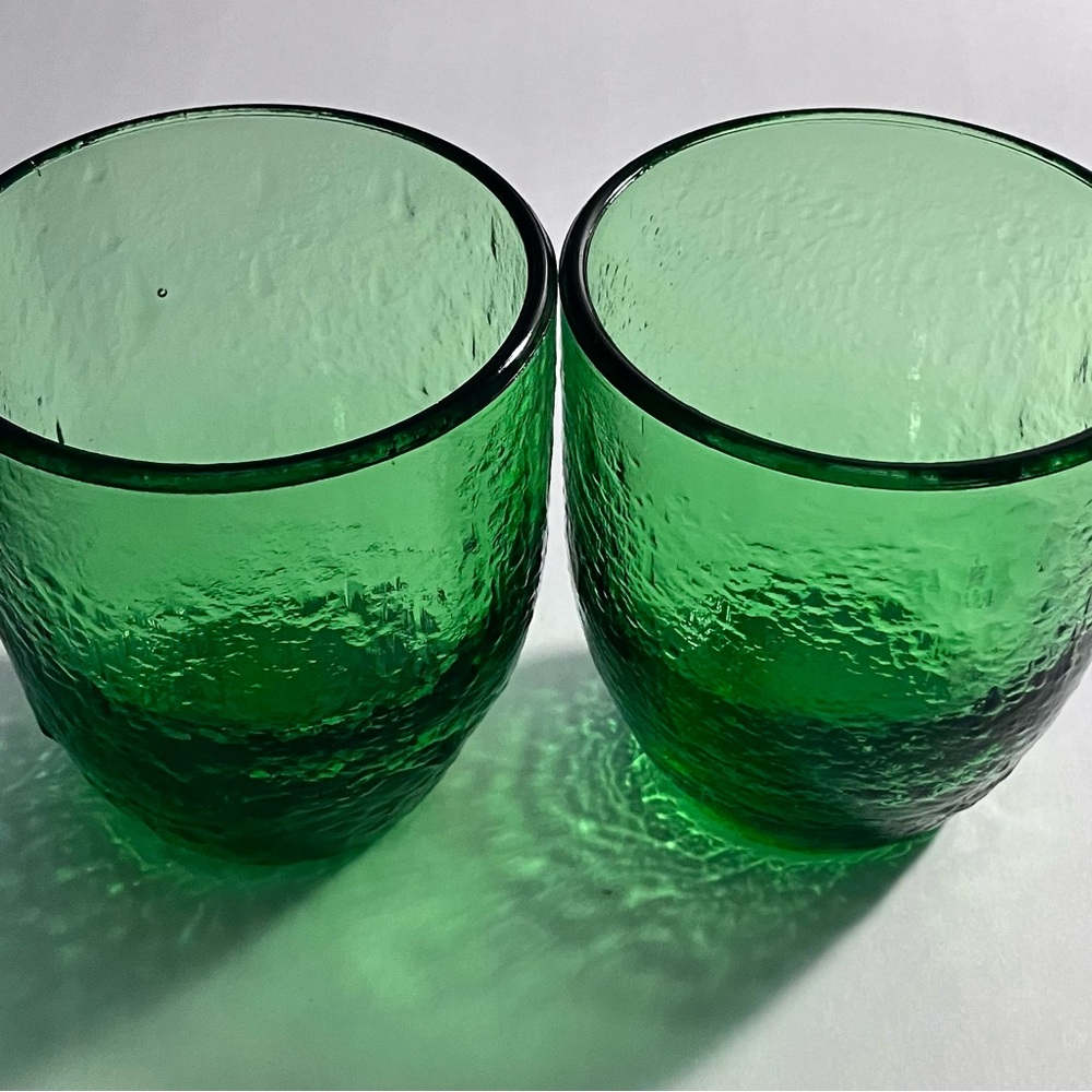 2 Vintage GREEN WHISKEY GLASSES / Mid Century Modern TEXTURED GLASS / Unmarked